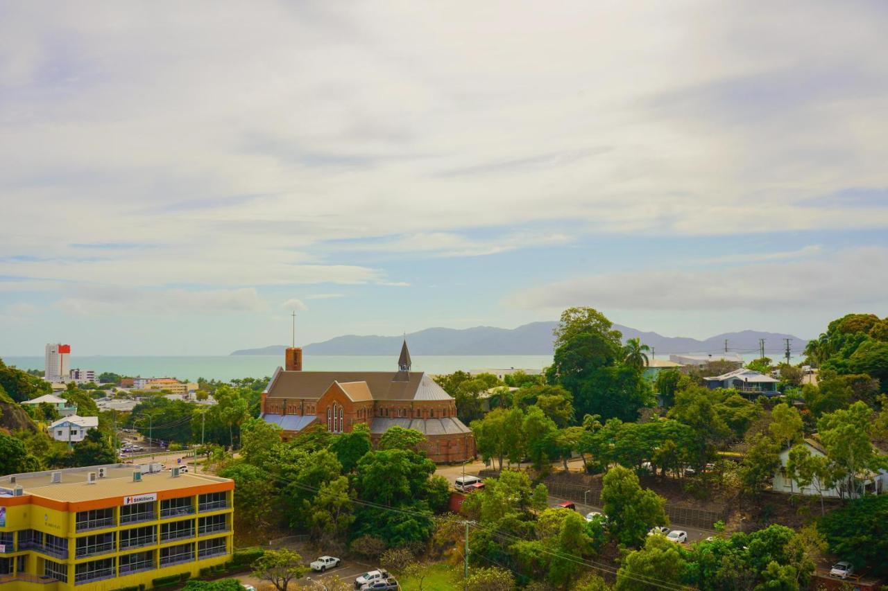 Sea Views At Dalgety Apartment Townsville Exterior photo